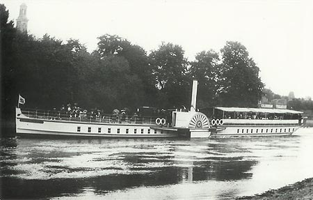 Paddle steamer Queen Elizabeth